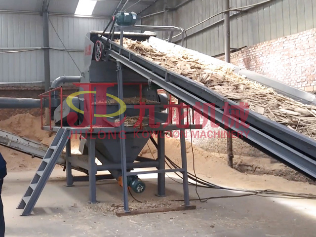 洛陽廢舊木材粉碎處理現(xiàn)場(chǎng)