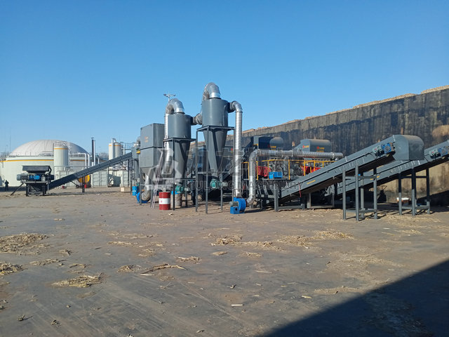 五常秸稈撕碎粉碎生產(chǎn)線(xiàn)現(xiàn)場(chǎng)